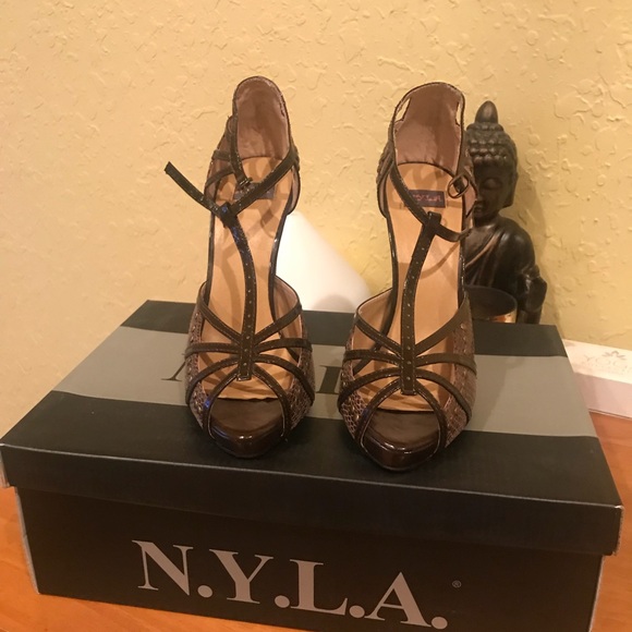 NYLA Brown heels with studs - Picture 2 of 4
